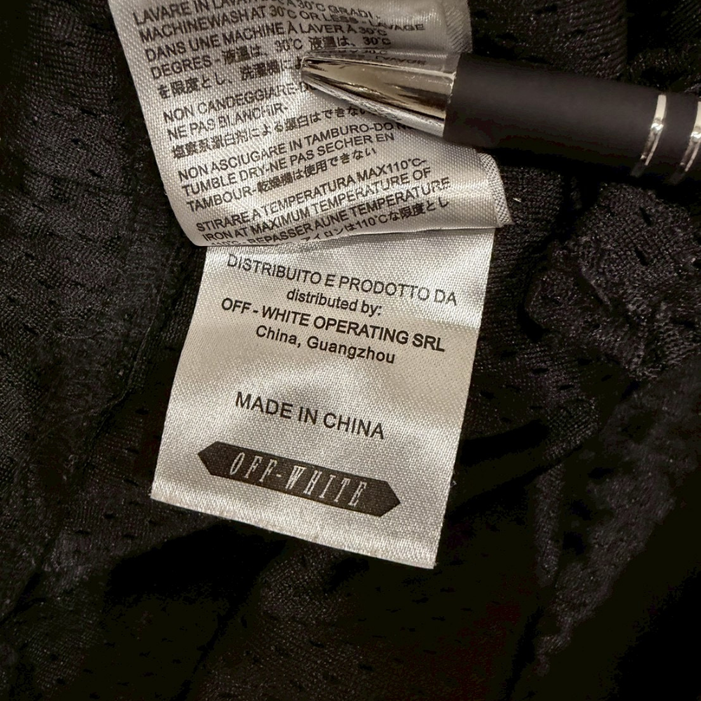 OFF-WHITE メッシュショーツ WHITEプリント ブラック メンズショートパンツ - 画像 (2)