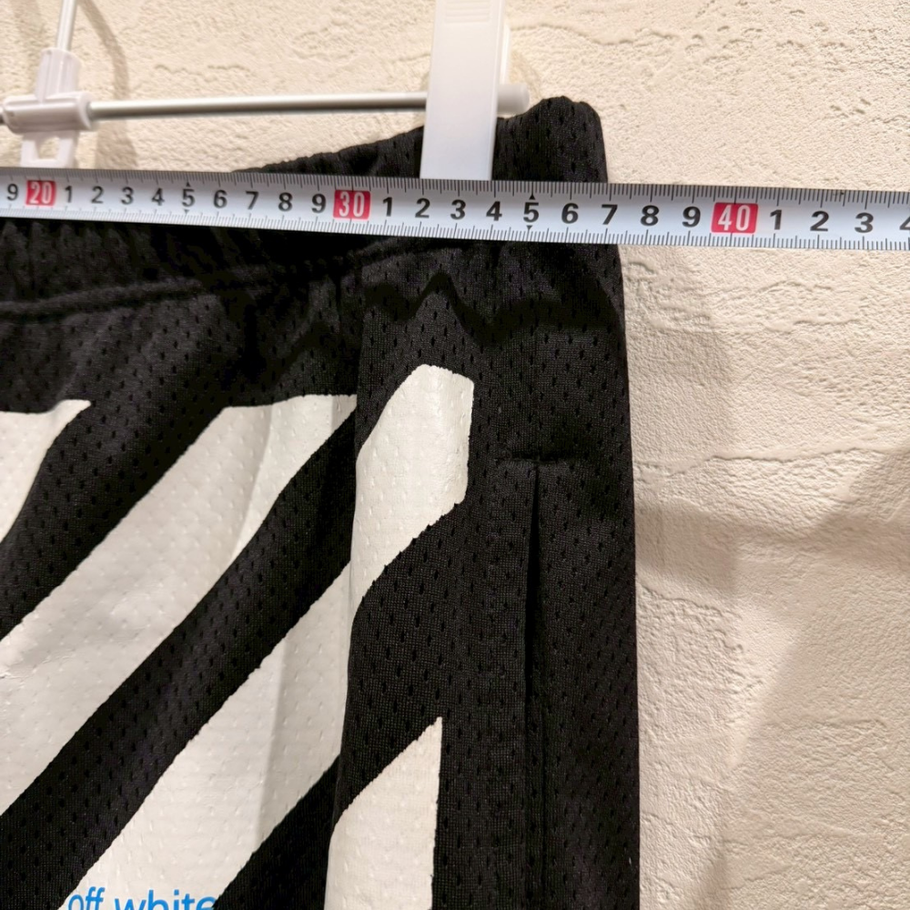 OFF-WHITE メッシュショーツ WHITEプリント ブラック メンズショートパンツ - 画像 (6)
