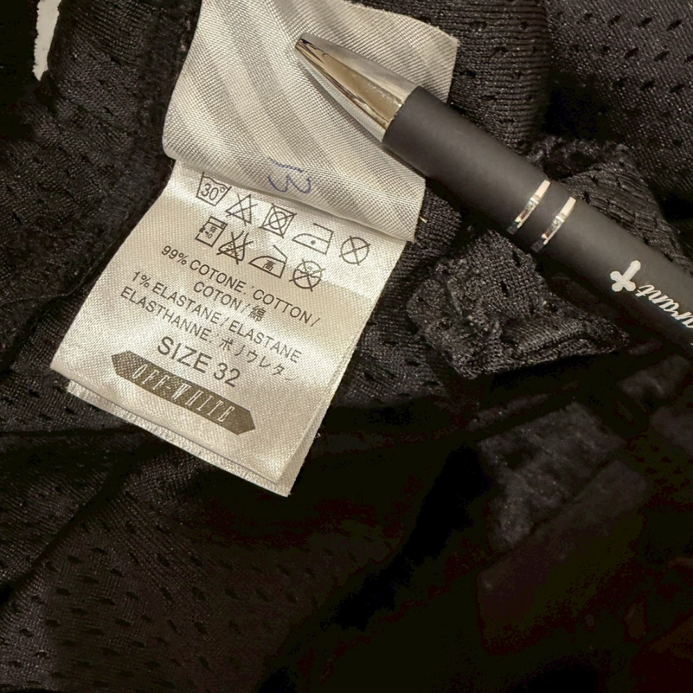 OFF-WHITE メッシュショーツ WHITEプリント ブラック メンズショートパンツ - 画像 (4)